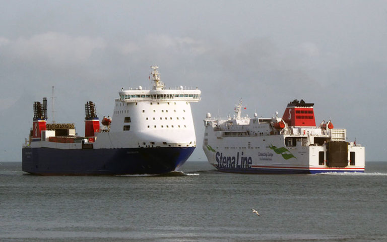 Stena Lines fartyg Nordica till sjöss, i möte med annat fartyg