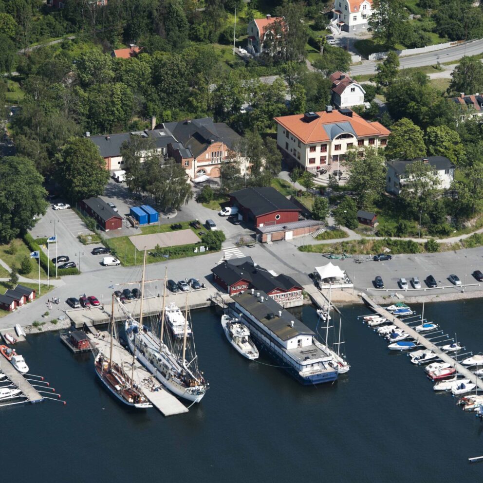 En flygbild över Marina Läroverkets skolområde
